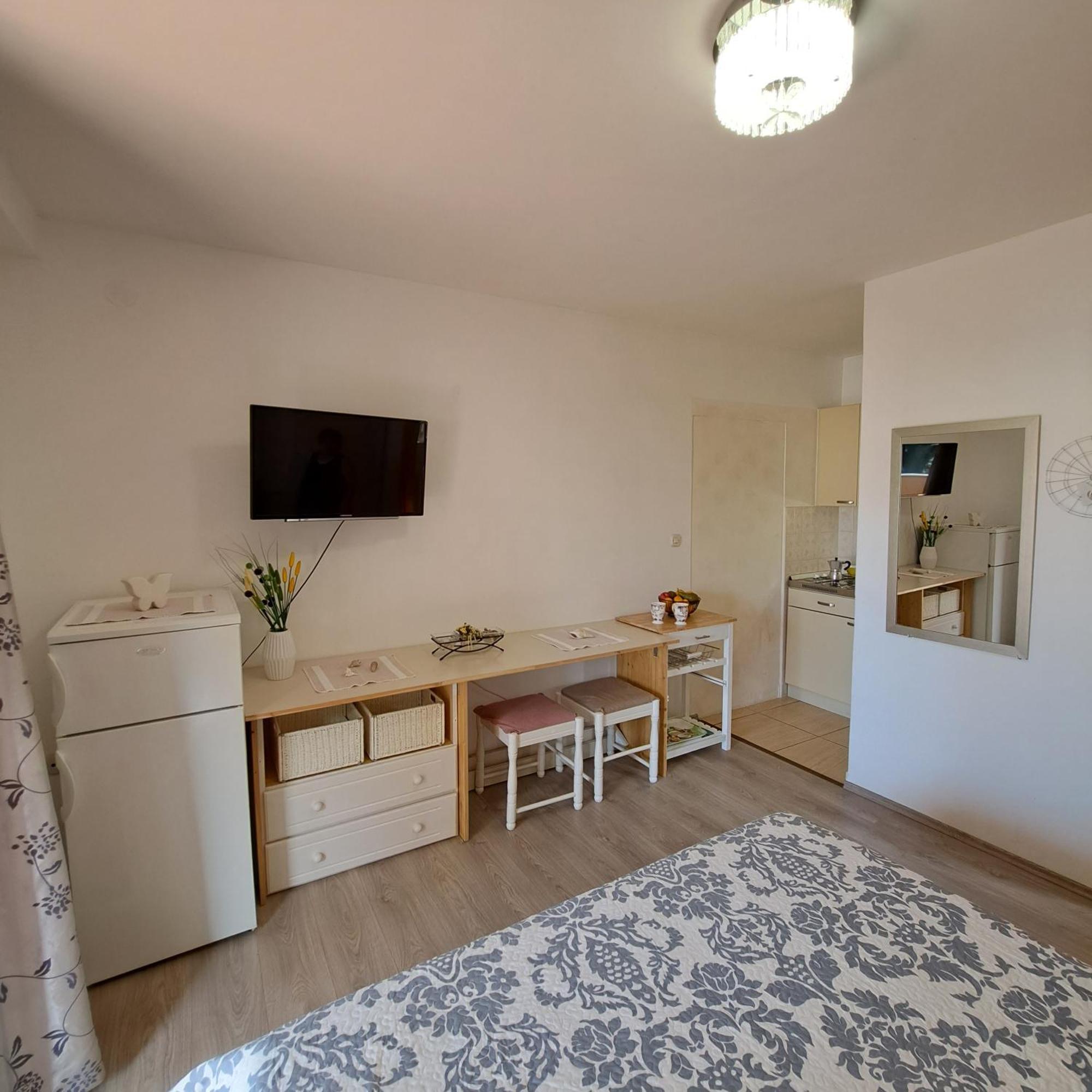 Apartment Jelka Malinska Eksteriør billede