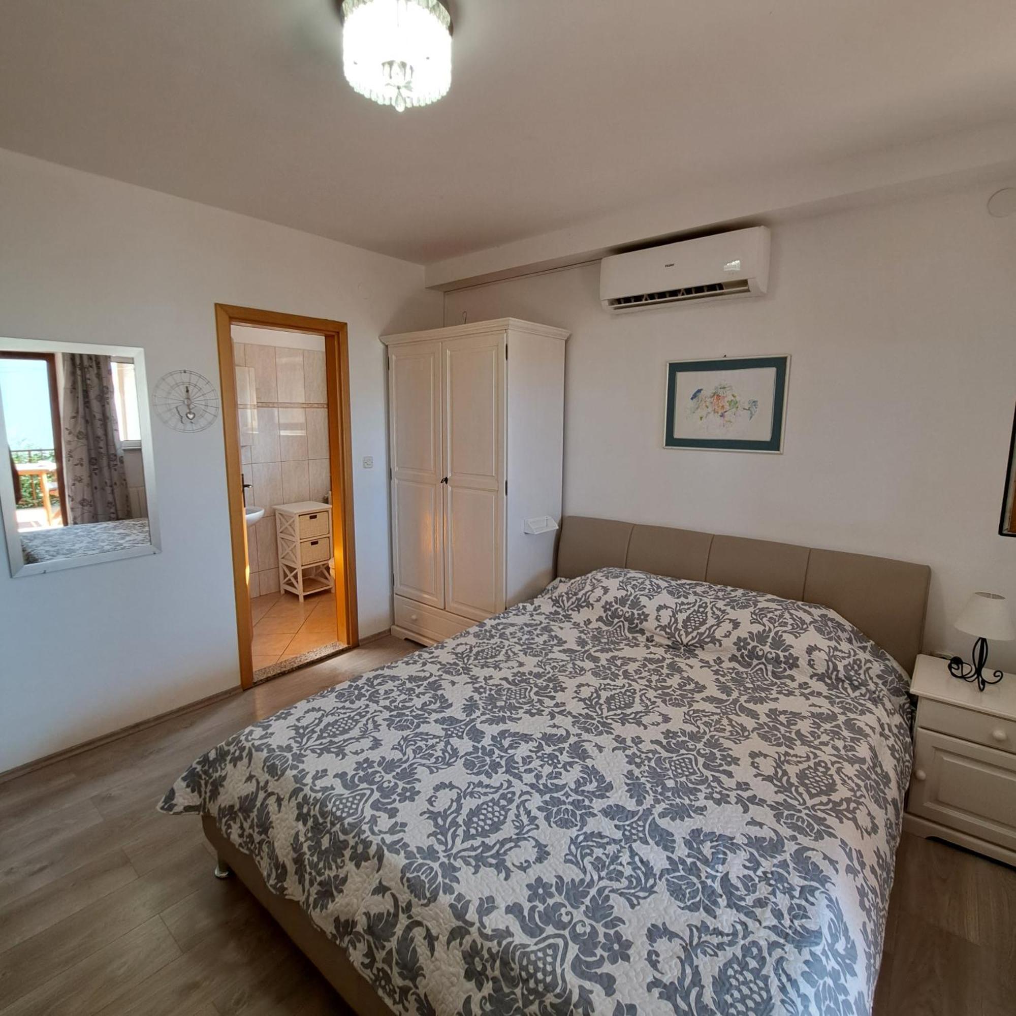 Apartment Jelka Malinska Eksteriør billede